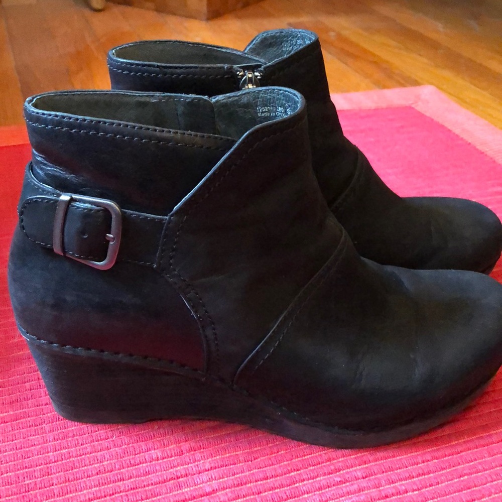 Dansko Shirley Nubuck Wedge Buckle Booties 41 9.5